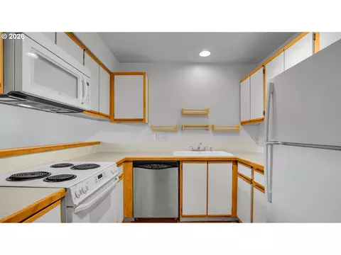 Kitchen - 4614 W Powell Blvd #258, Gresham, OR 97030 photo 2 of 2
