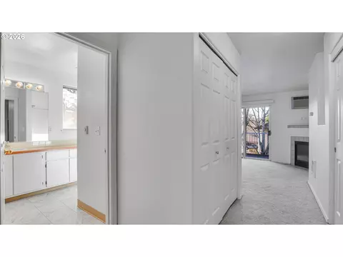 Entry Way - 4614 W Powell Blvd #258, Gresham, OR 97030 photo 3 of 5