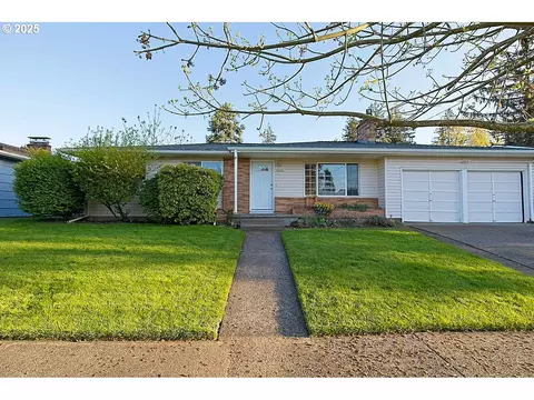 15834 SE Grant St, Portland, OR 97233