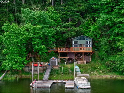 1401 N Tenmile Lk, Lakeside, OR 97449