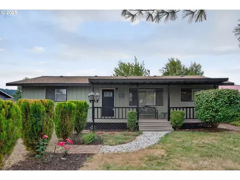 207 Hawthorne St, Sutherlin, OR 97479