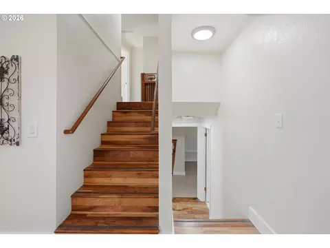 Entry Way - 2160 SE Paloma Dr, Gresham, OR 97080 photo 2 of 4