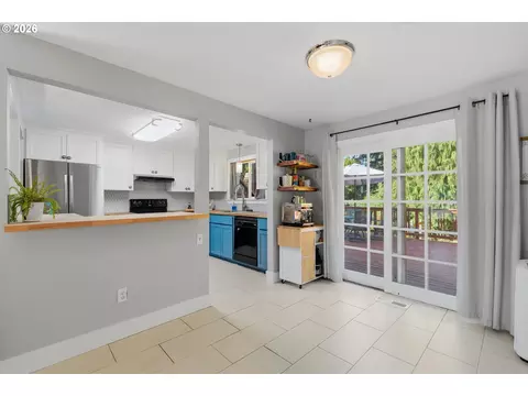 Kitchen - 2160 SE Paloma Dr, Gresham, OR 97080 photo 1 of 4