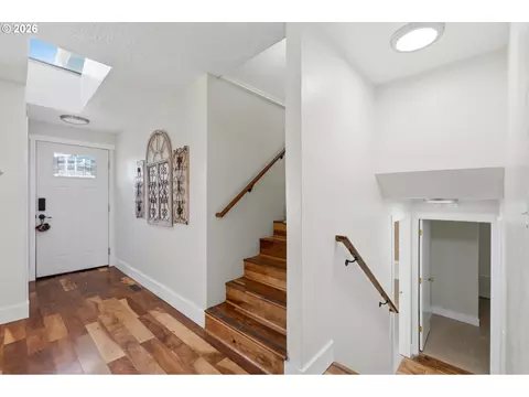 Entry Way - 2160 SE Paloma Dr, Gresham, OR 97080 photo 1 of 4