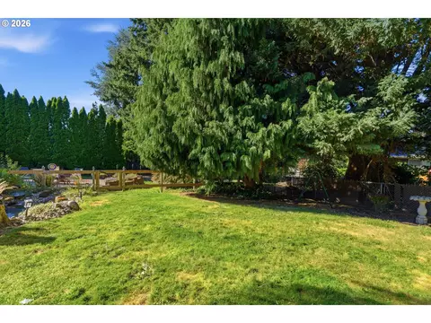 Exterior - 2160 SE Paloma Dr, Gresham, OR 97080 photo 7 of 19