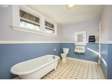 Bath - 990 W 7th Ave, Eugene, OR 97402 photo 2 of 2