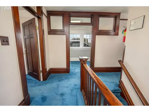 Entry Way - 990 W 7th Ave, Eugene, OR 97402 photo 5 of 5