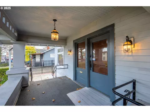 Exterior - 990 W 7th Ave, Eugene, OR 97402 photo 4 of 12