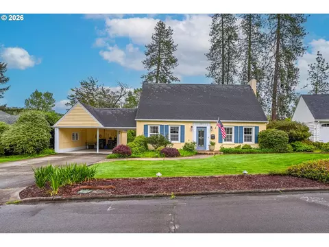 347 W Riverside Dr, Roseburg, OR 97470