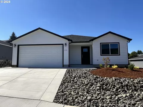 1330 NE Simpson Ln, Myrtle Creek, OR 97457