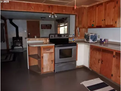 Kitchen - 69443 Wickens Ln, Elgin, OR 97827 photo 2 of 3