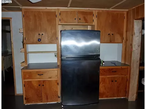 Kitchen - 69443 Wickens Ln, Elgin, OR 97827 photo 3 of 3