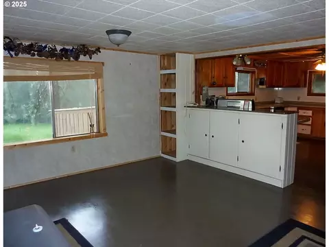 Living - 69443 Wickens Ln, Elgin, OR 97827 photo 1 of 2