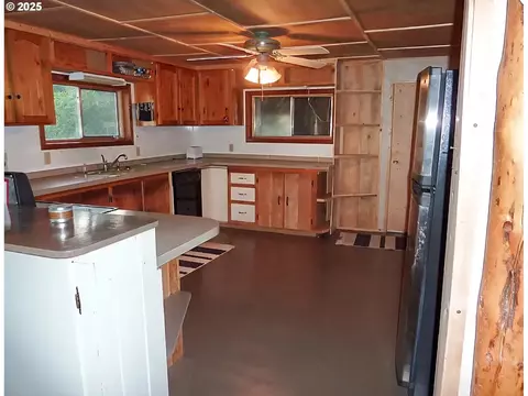 Kitchen - 69443 Wickens Ln, Elgin, OR 97827 photo 1 of 3