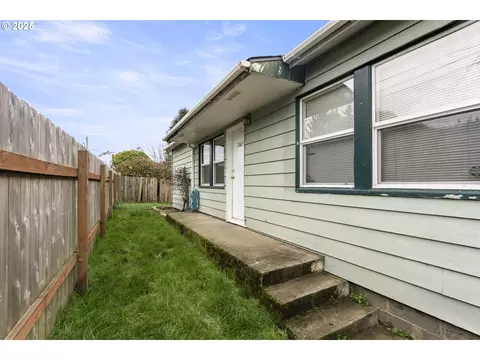2665 35th St, Coos Bay, OR 97420