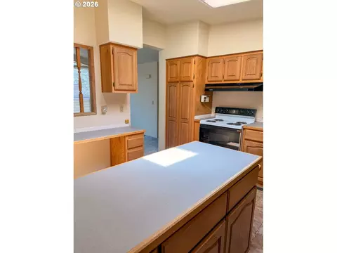 202 Munsel Creek Loop, Florence, OR 97439 photo 8