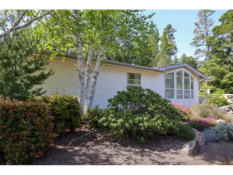 202 Munsel Creek Loop, Florence, OR 97439 photo 2