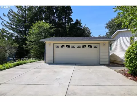202 Munsel Creek Loop, Florence, OR 97439 photo 29