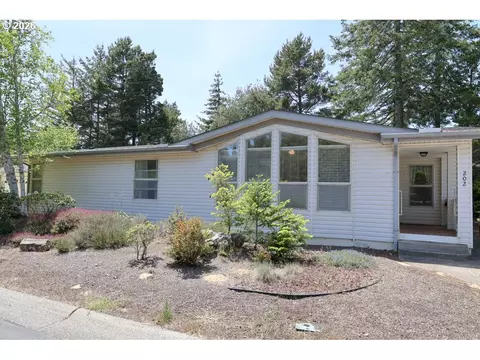 202 Munsel Creek Loop, Florence, OR 97439