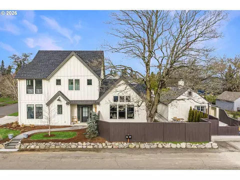 800 E 37th St, Vancouver, WA 98663