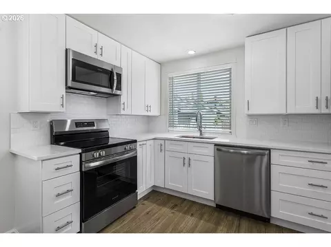 1602 NE Centurion Pl, Gresham, OR 97030 photo 18