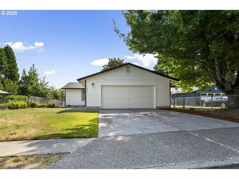1602 NE Centurion Pl, Gresham, OR 97030 photo 2