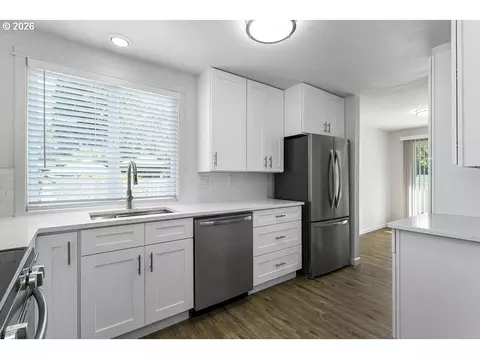1602 NE Centurion Pl, Gresham, OR 97030 photo 17