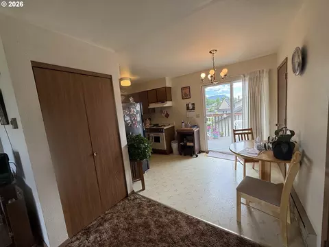 Entry Way - 171 N 15th Ave, Elgin, OR 97827 photo 1 of 2
