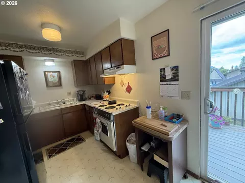 Kitchen - 171 N 15th Ave, Elgin, OR 97827 photo 1 of 2