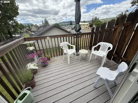 Exterior - 171 N 15th Ave, Elgin, OR 97827 photo 3 of 9