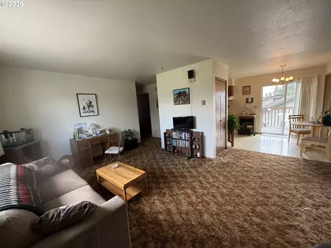 Living - 171 N 15th Ave, Elgin, OR 97827 photo 2 of 3