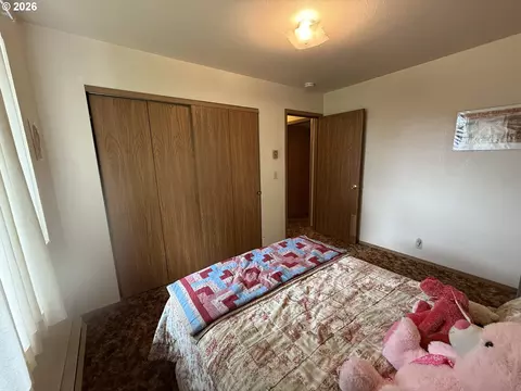Bedroom - 171 N 15th Ave, Elgin, OR 97827 photo 2 of 4