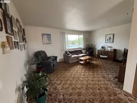 Living - 171 N 15th Ave, Elgin, OR 97827 photo 1 of 3