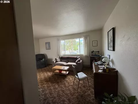 Living - 171 N 15th Ave, Elgin, OR 97827 photo 3 of 3