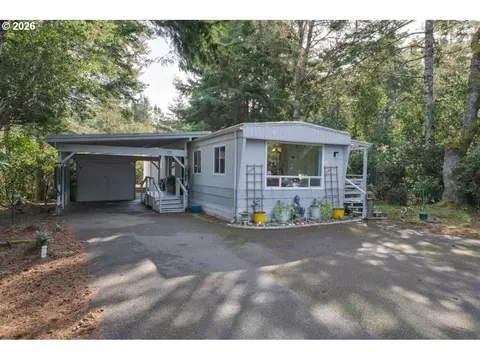 1600 Rhododendron Dr #131, Florence, OR 97439