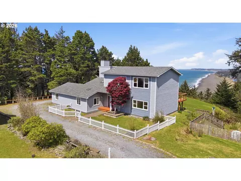 220 Flake St, Port Orford, OR 97465