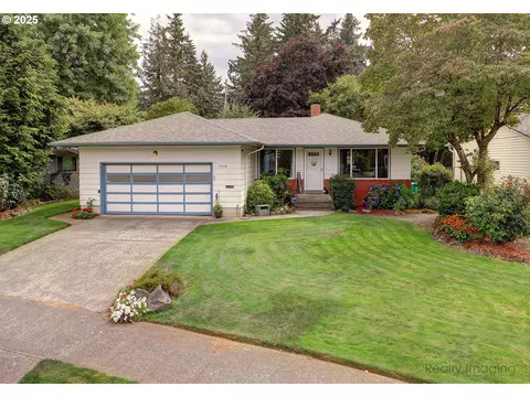 10608 NE Tillamook St, Portland, OR 97220