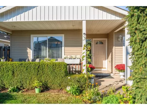 1745 SW 27th St, Troutdale, OR 97060