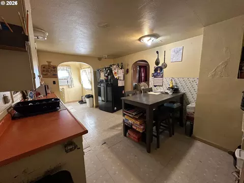 Kitchen - 467 17th St, Springfield, OR 97477 photo 1 of 3