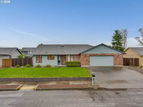 702 NE 134th St, Vancouver, WA 98685