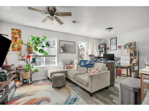 Living - 870 NW 3rd Ave, Canby, OR 97013 photo 1 of 3