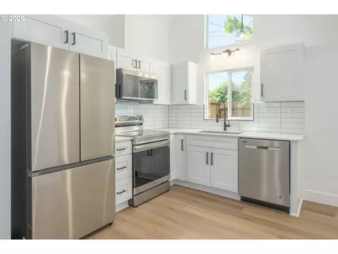 Kitchen - 1860 W 12th Ave, Eugene, OR 97402 photo 2 of 4