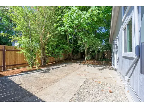 Exterior - 1860 W 12th Ave, Eugene, OR 97402 photo 3 of 8