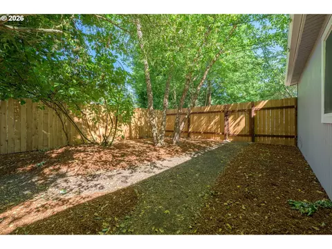 Exterior - 1860 W 12th Ave, Eugene, OR 97402 photo 7 of 8