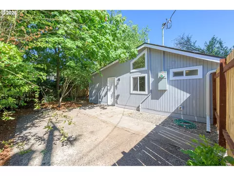 Exterior - 1860 W 12th Ave, Eugene, OR 97402 photo 4 of 8