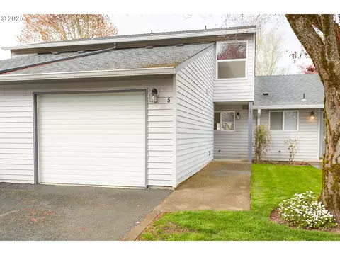 5301 Plomondon St #A5, Vancouver, WA 98661