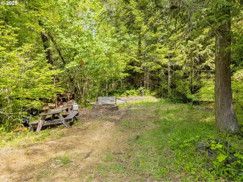 400 Newbridge Rd, Glide, OR 97443 photo 4
