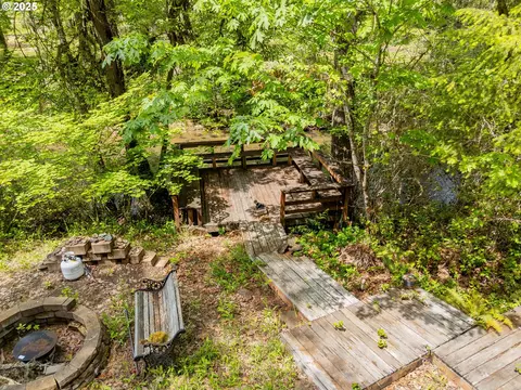 400 Newbridge Rd, Glide, OR 97443 photo 5