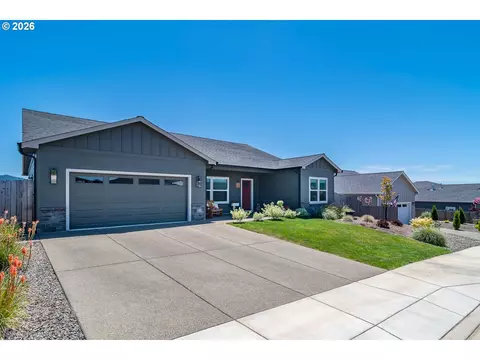 836 Durham Ave, Sutherlin, OR 97479