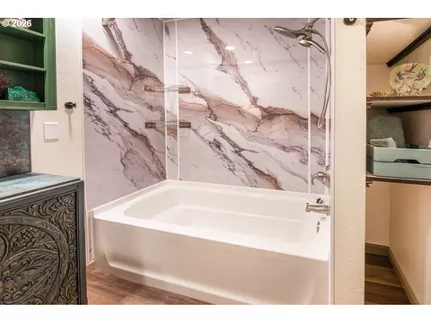Bath - 1883 7th St, Springfield, OR 97477 photo 5 of 5